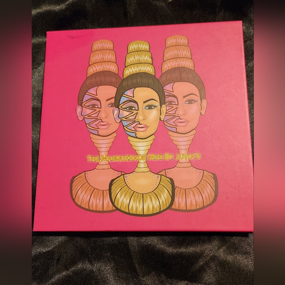 THE MASQUERADE MINI EYESHADOW  PALETTE by Juvias Place